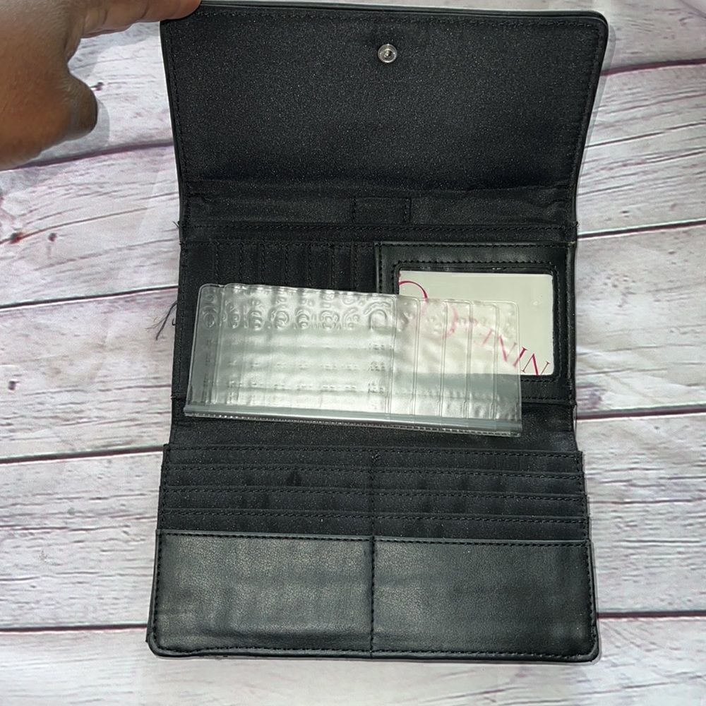 Nine & Company wallet - Picture 3 of 5
